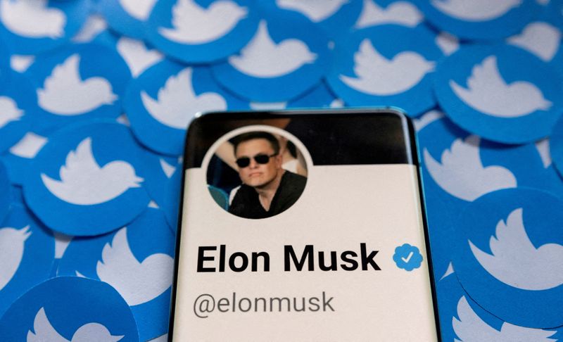 Musk dice que acuerdo de Twitter de $ 44 mil millones está en espera por datos de cuenta falsas